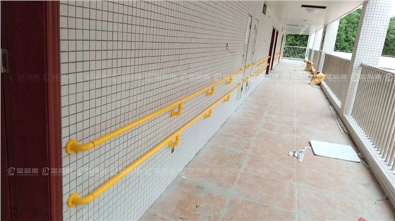 康復中心走廊扶手.jpg 康復中心走廊扶手.jpg