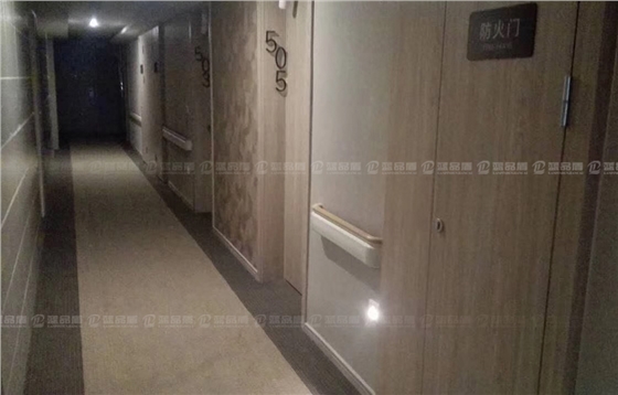 酒店走廊扶手2.jpg 酒店走廊扶手2.jpg
