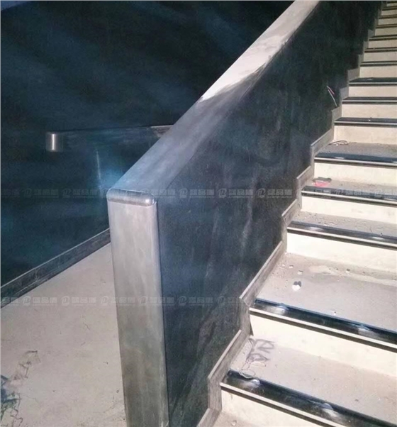 電影院黑色護墻板1.jpg 電影院黑色護墻板1.jpg