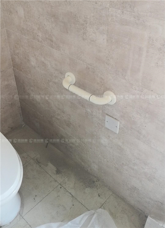 山東濰坊市虞河壹號商務大廈廁所扶手.jpg 山東濰坊市虞河壹號商務大廈廁所扶手.jpg