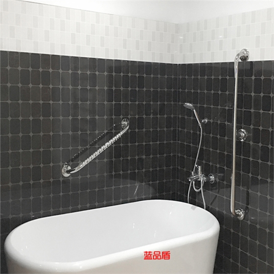 浴缸需要扶手嗎 浴缸需要扶手嗎