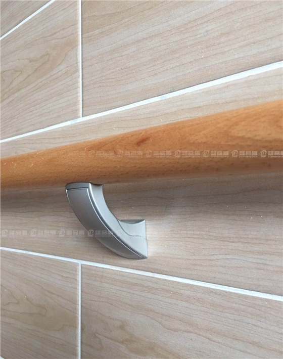 木質走廊扶手1.jpg 木質走廊扶手1.jpg