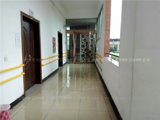 殘疾人學校走道扶手.jpg 殘疾人學校走道扶手.jpg