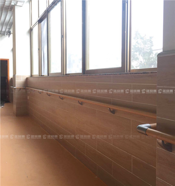 養老院走廊扶手.jpg 養老院走廊扶手.jpg