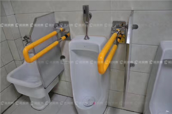無障礙衛生間小便池扶手.jpg 無障礙衛生間小便池扶手.jpg