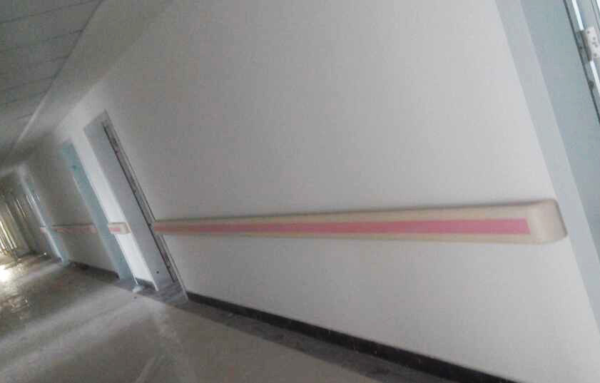 醫院走廊扶手粉紅色.jpg 醫院走廊扶手粉紅色.jpg