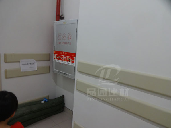 152防撞護(hù)墻板.jpg 152防撞護(hù)墻板.jpg