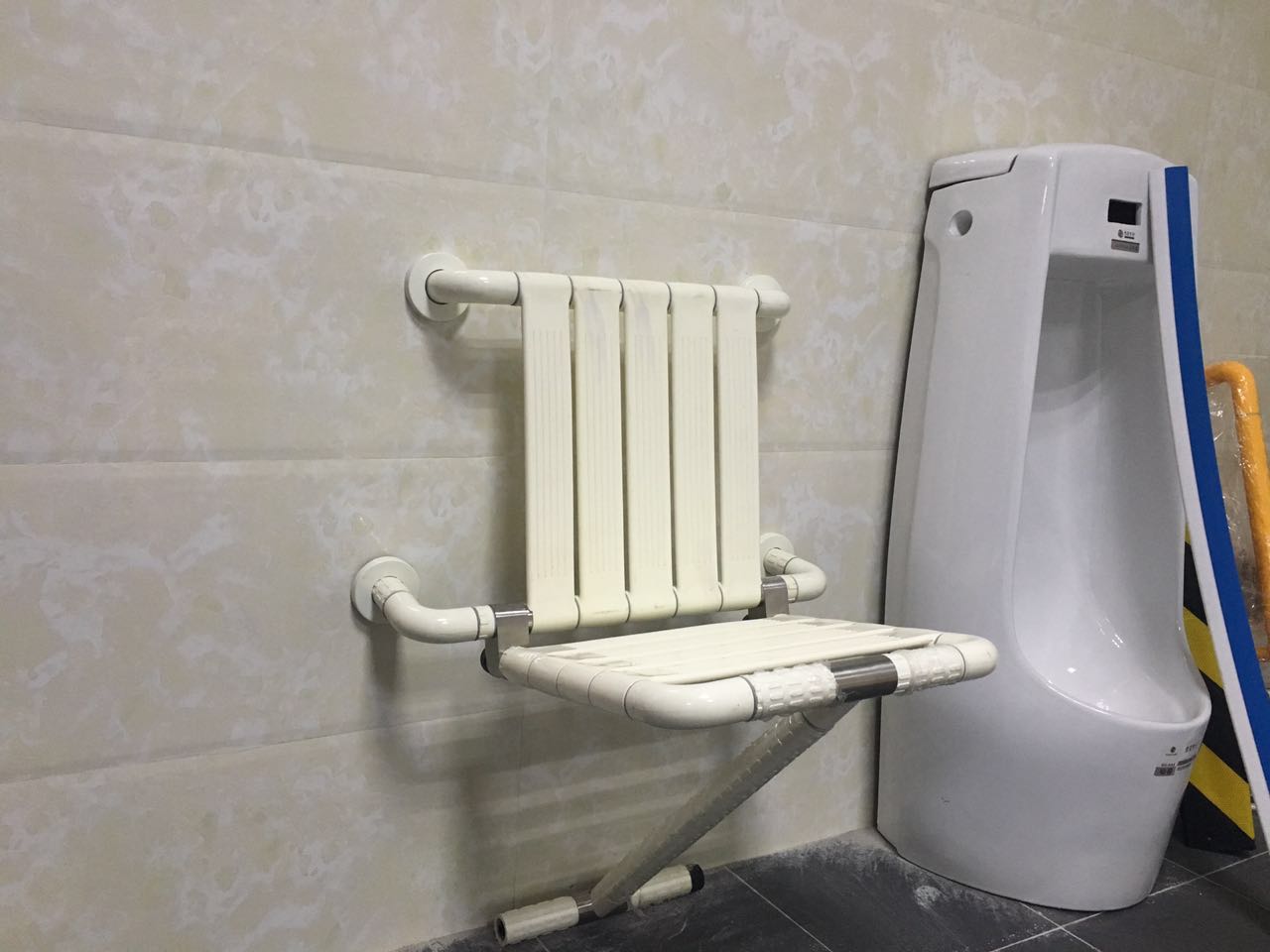 沐浴椅2.jpg 沐浴椅2.jpg