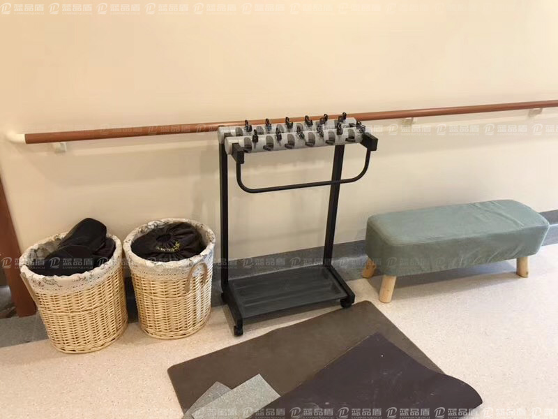 【浙江】嘉興湘家蕩養生養老工程搭配的木紋色防撞扶手,很美麗 【浙江】嘉興湘家蕩養生養老工程搭配的木紋色防撞扶手,很美麗