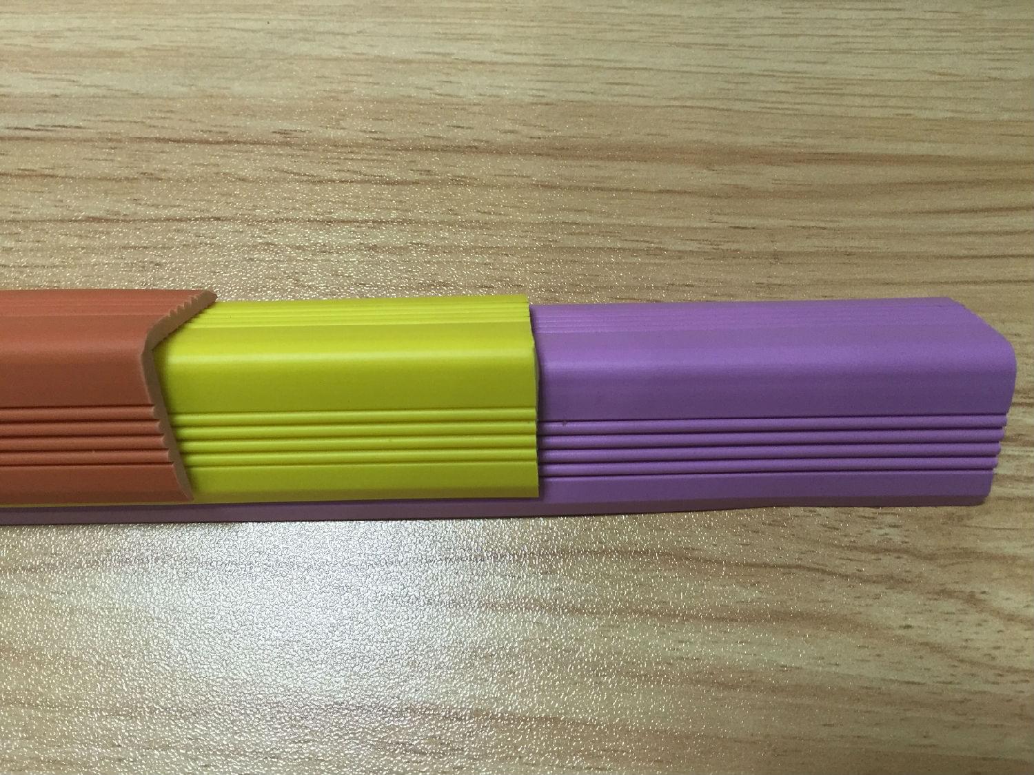 【廣西】柳州市柳石路工人醫院安裝的咖啡色的防滑條 【廣西】柳州市柳石路工人醫院安裝的咖啡色的防滑條