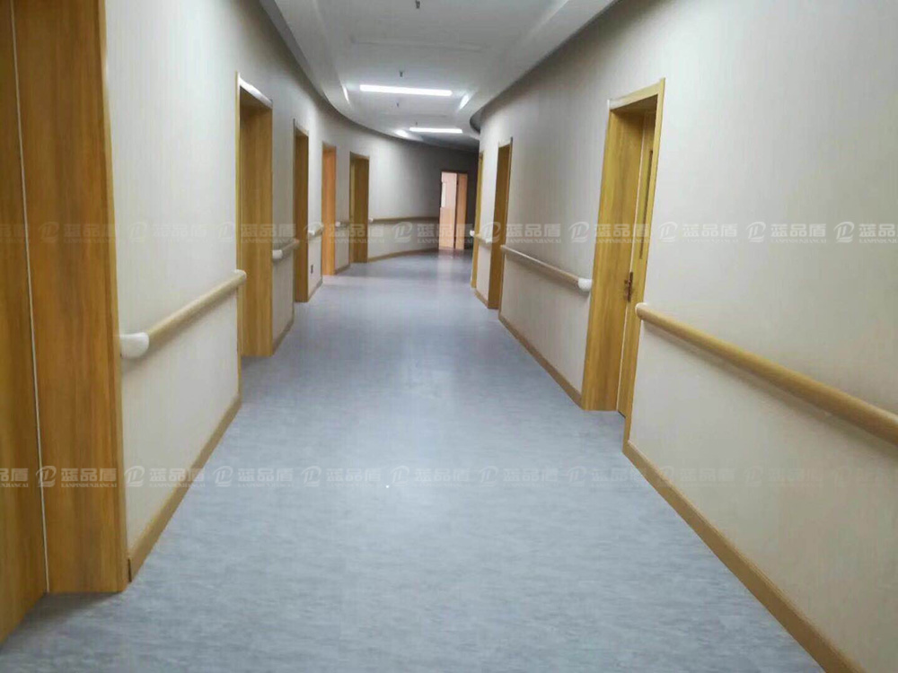 【甘肅】白銀第三人民醫(yī)院一期工程安裝的是PT-89款防撞扶手 【甘肅】白銀第三人民醫(yī)院一期工程安裝的是PT-89款防撞扶手