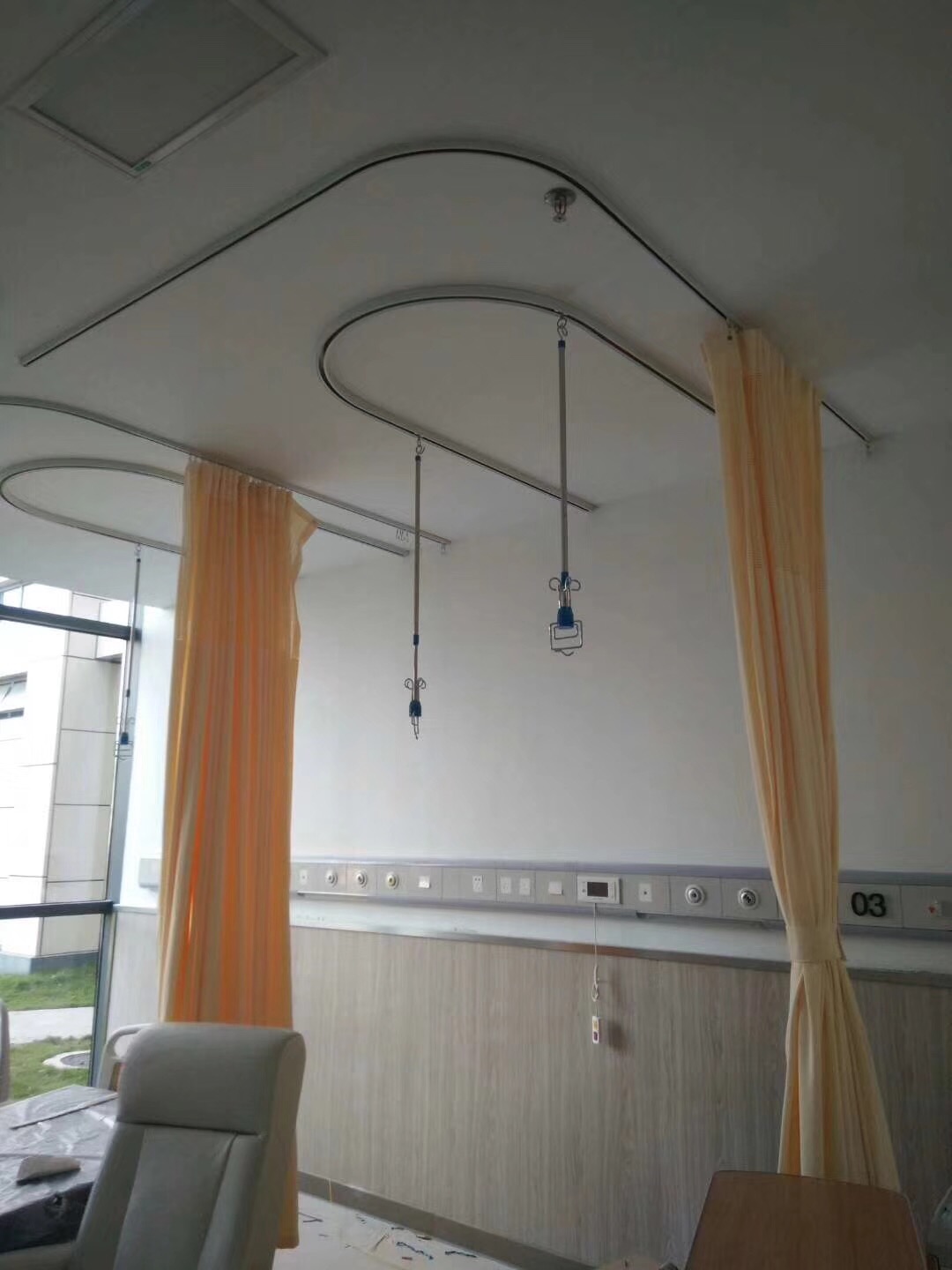 【江蘇】隔簾軌道和天軌輸液架,經(jīng)久耐用,性能穩(wěn)定 【江蘇】隔簾軌道和天軌輸液架,經(jīng)久耐用,性能穩(wěn)定