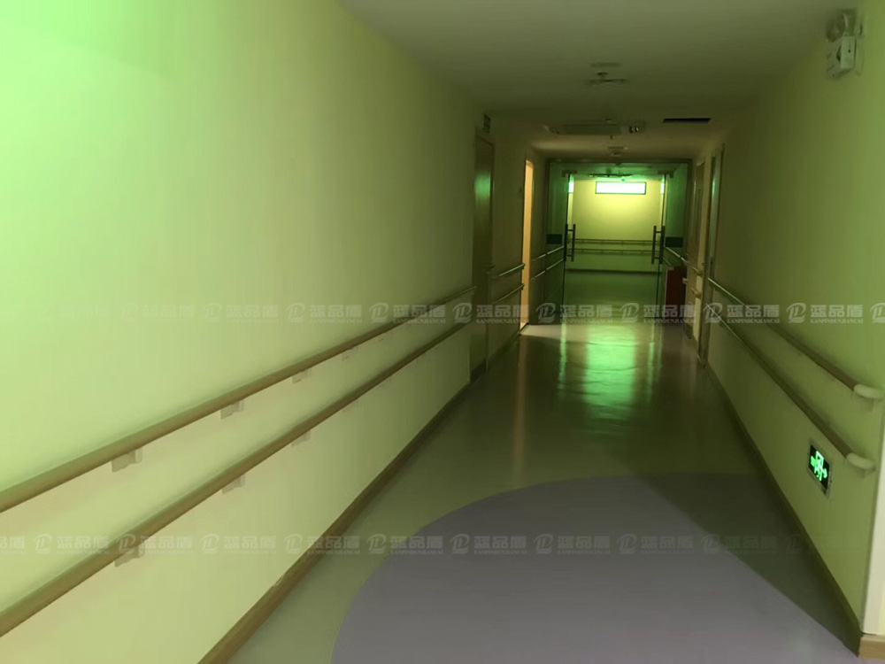 社區醫院走廊扶手2.jpg 社區醫院走廊扶手2.jpg