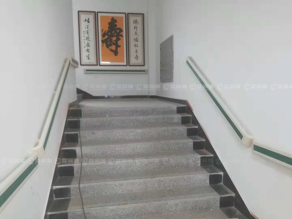 【陜西】西安鄂邑區(qū)甘河鎮(zhèn)圍棋寨幸福院里的走廊扶手完工啦 【陜西】西安鄂邑區(qū)甘河鎮(zhèn)圍棋寨幸福院里的走廊扶手完工啦