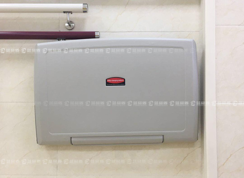 嬰兒護理臺114.jpg 嬰兒護理臺114.jpg