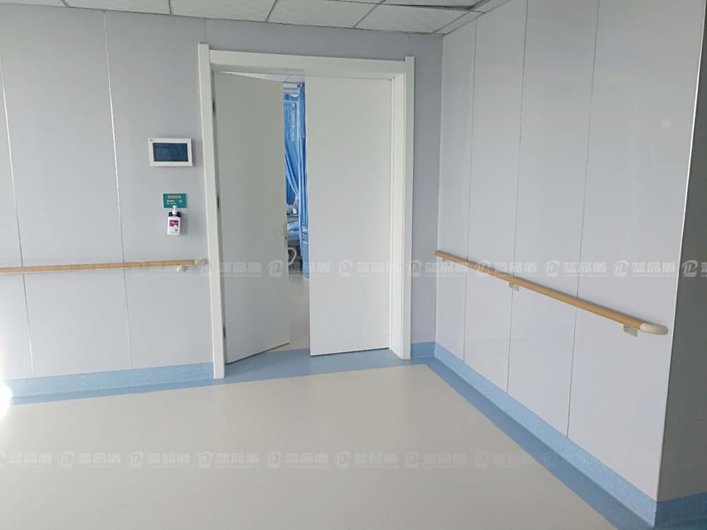 【甘肅】白銀市第三人民醫(yī)院38款走廊扶手的現(xiàn)場(chǎng)圖 【甘肅】白銀市第三人民醫(yī)院38款走廊扶手的現(xiàn)場(chǎng)圖