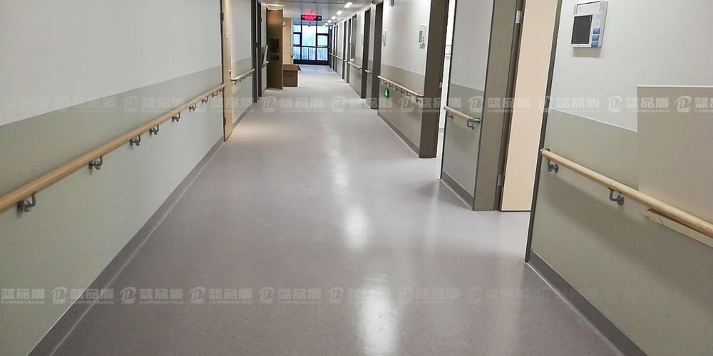 走廊扶手.jpg 走廊扶手.jpg