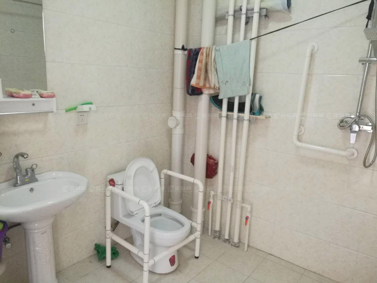 養老中心馬桶扶手1.jpg 養老中心馬桶扶手1.jpg