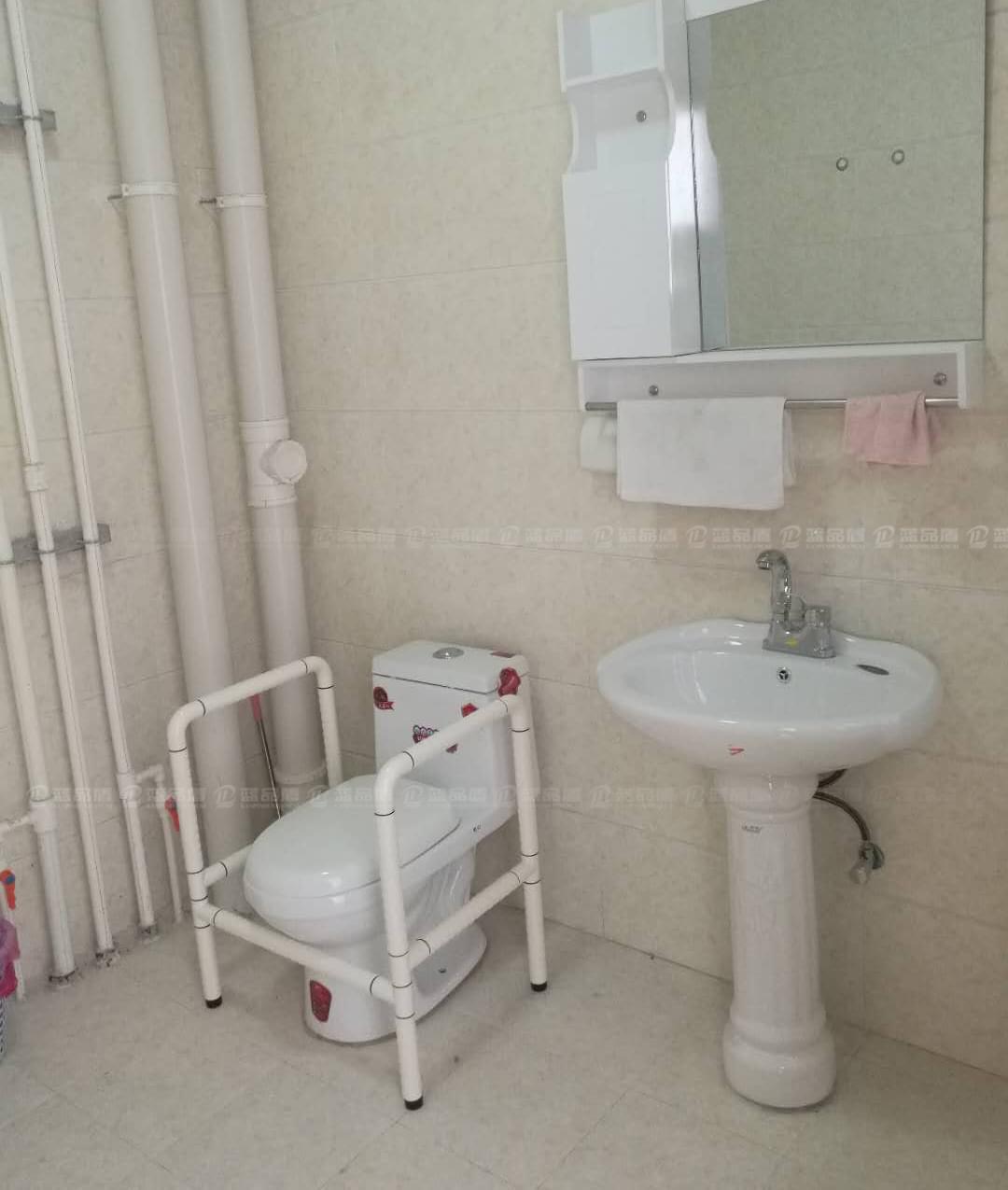 養老中心馬桶扶手3.jpg 養老中心馬桶扶手3.jpg