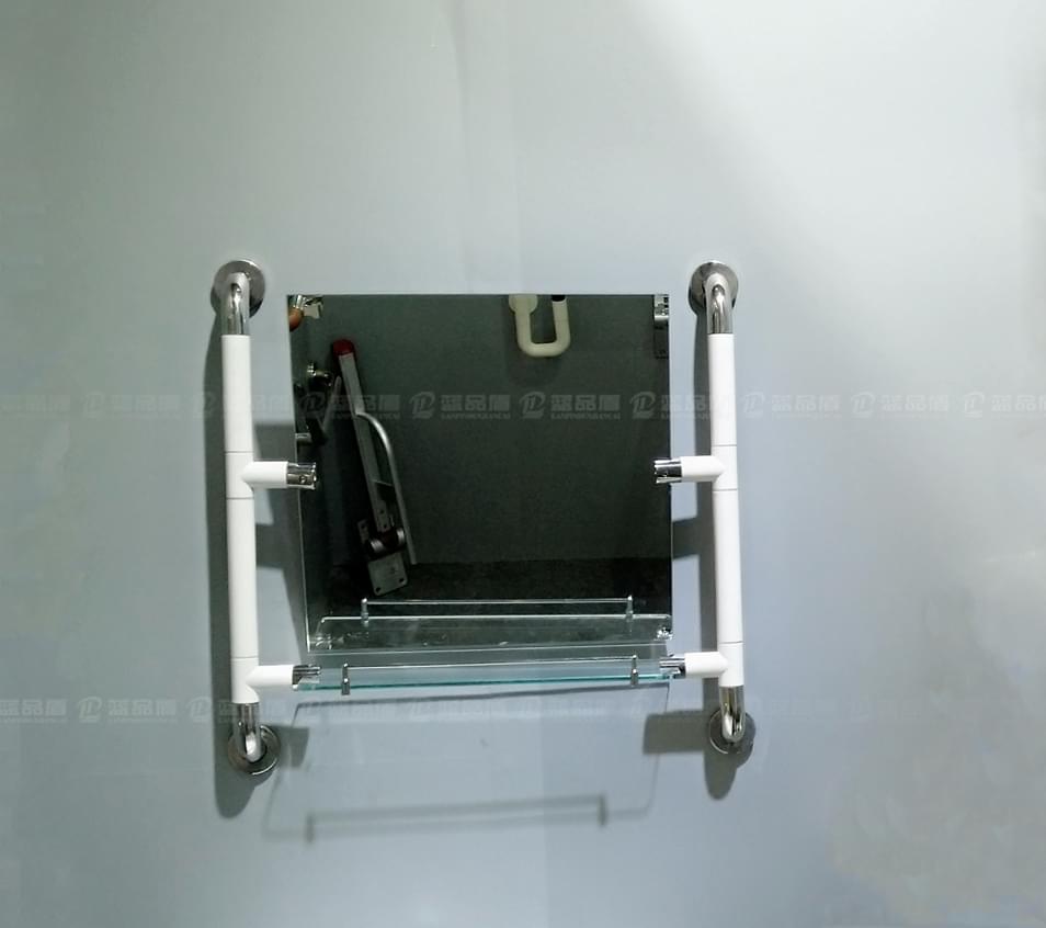 帶沐浴鏡扶手.jpg 帶沐浴鏡扶手.jpg