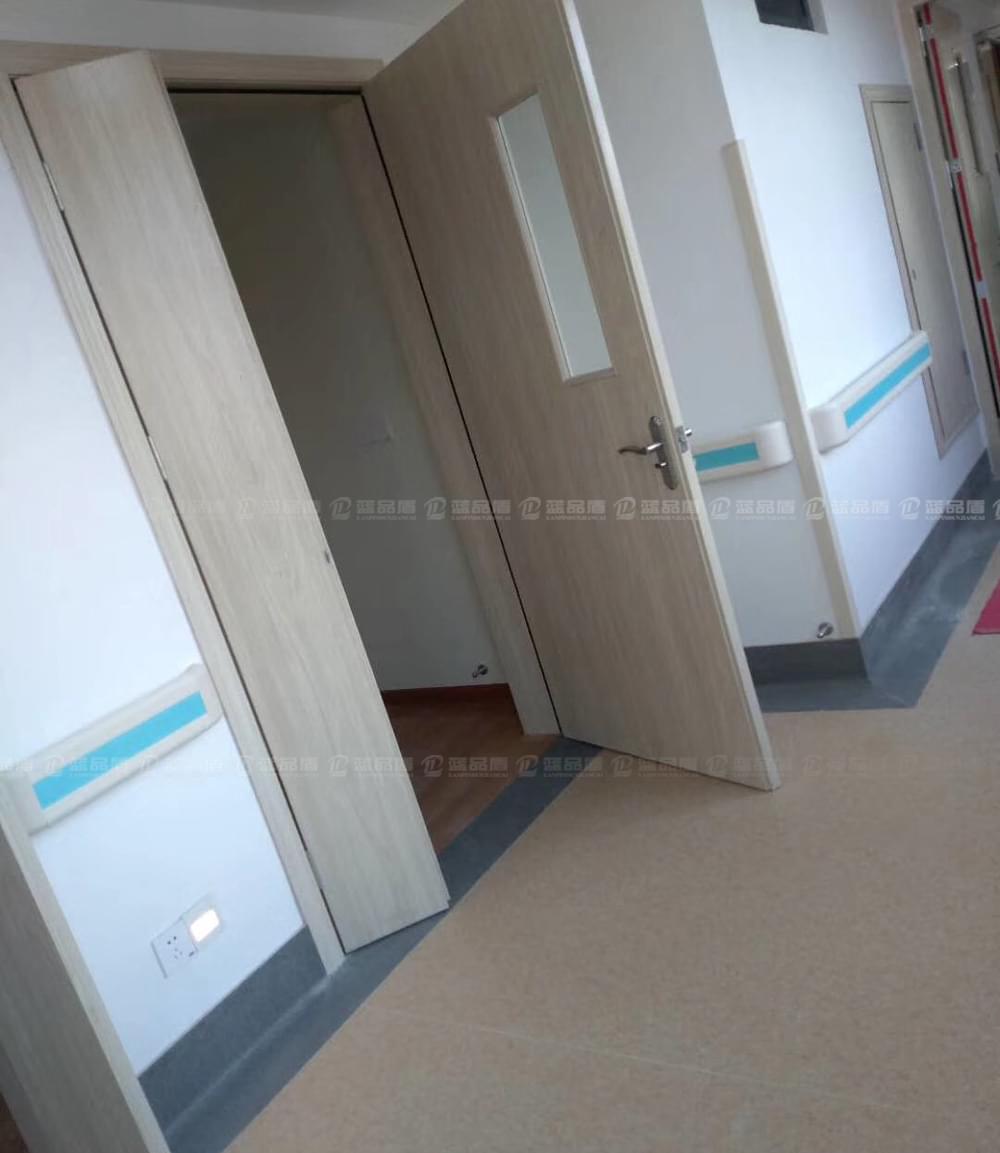 帶夜光扶手1.jpg 帶夜光扶手1.jpg