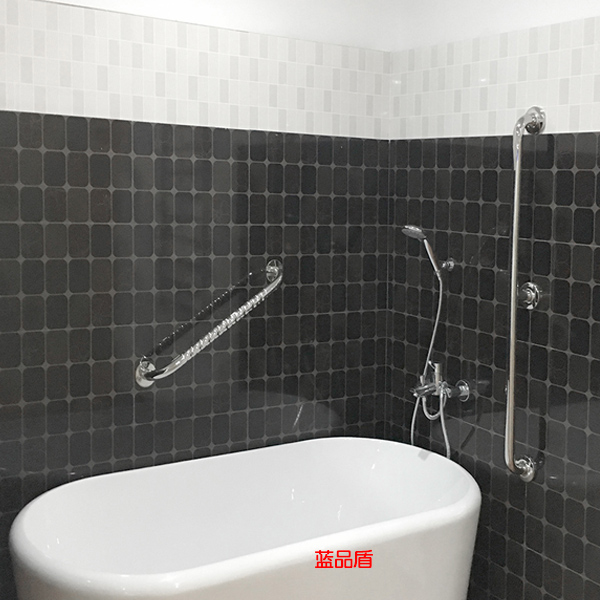 浴缸需要扶手嗎 浴缸需要扶手嗎