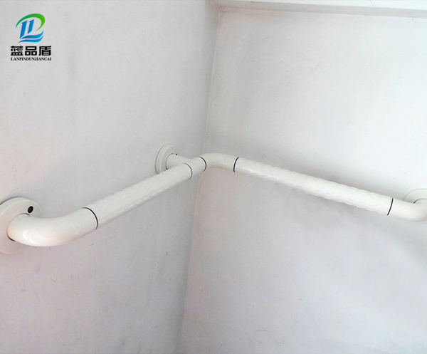 浴缸需要扶手嗎 浴缸需要扶手嗎