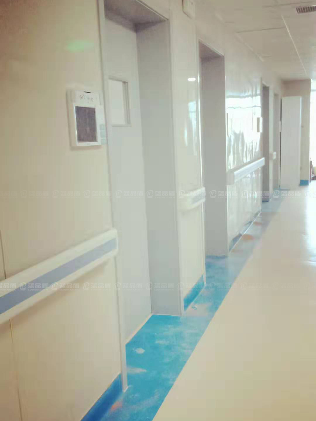 【河北省】廊坊市永清縣人民醫院里的防撞扶手安裝的是這一款 【河北省】廊坊市永清縣人民醫院里的防撞扶手安裝的是這一款