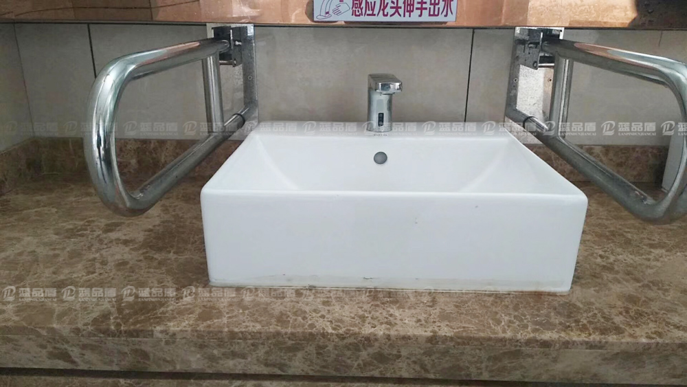 不銹鋼扶手.jpg 不銹鋼扶手.jpg