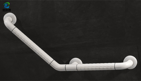 浴缸上要不要裝扶手 浴缸上要不要裝扶手