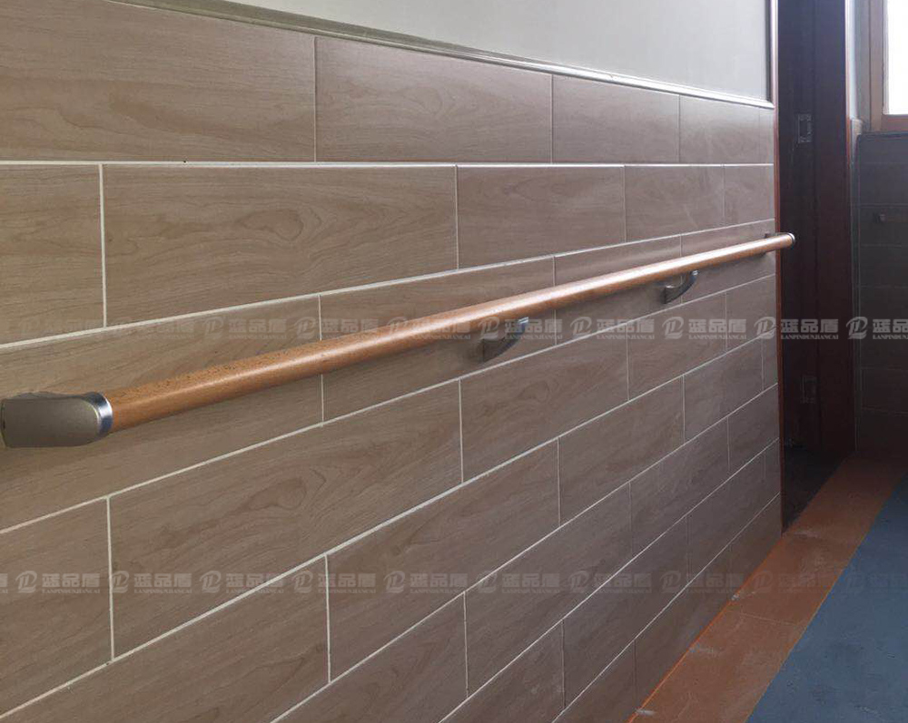 木質走廊扶手.jpg 木質走廊扶手.jpg