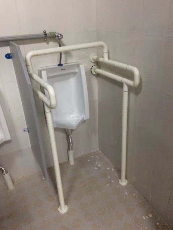 小便器無障礙扶手.jpg 小便器無障礙扶手.jpg