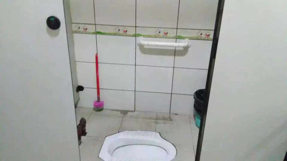 衛生間墻上扶手拉桿.jpg 衛生間墻上扶手拉桿.jpg