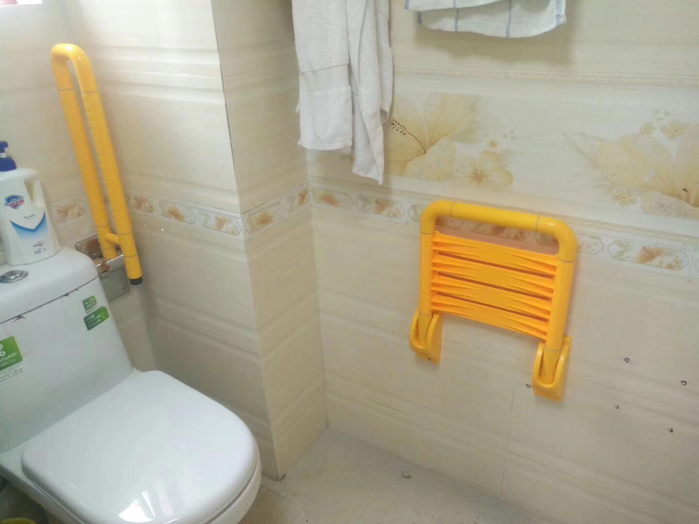 無障礙衛生間扶手防滑.jpg 無障礙衛生間扶手防滑.jpg